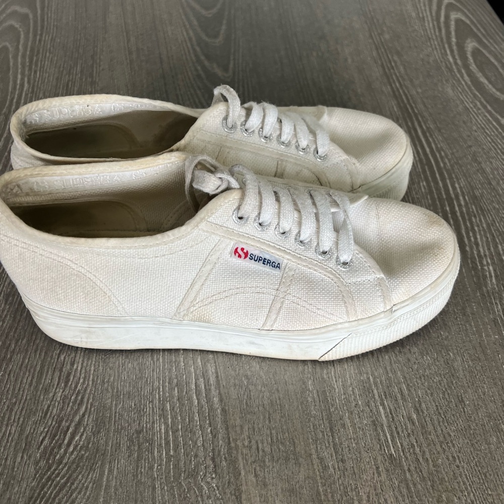 Superga white Platform Sneakers. Women’s size 8.5 (Euro 39.5)
